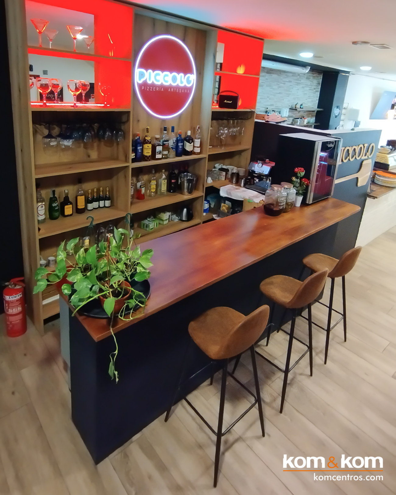 Barra y Botellero hecho a medida para Bar Restaurante Pizzería Yecla